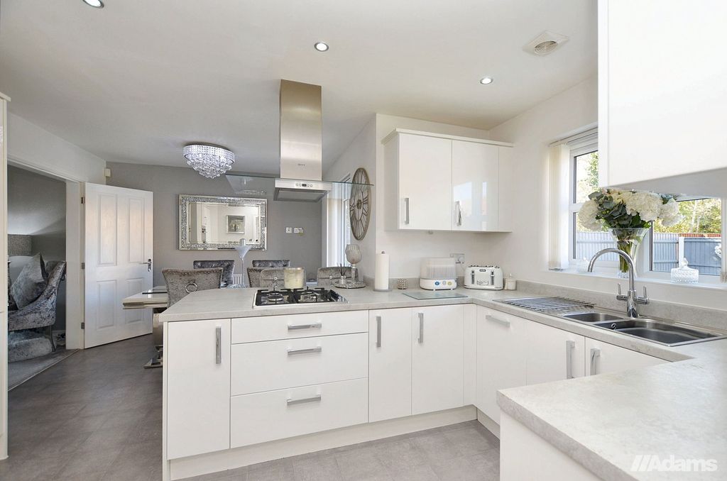 Property photo 3 of 27