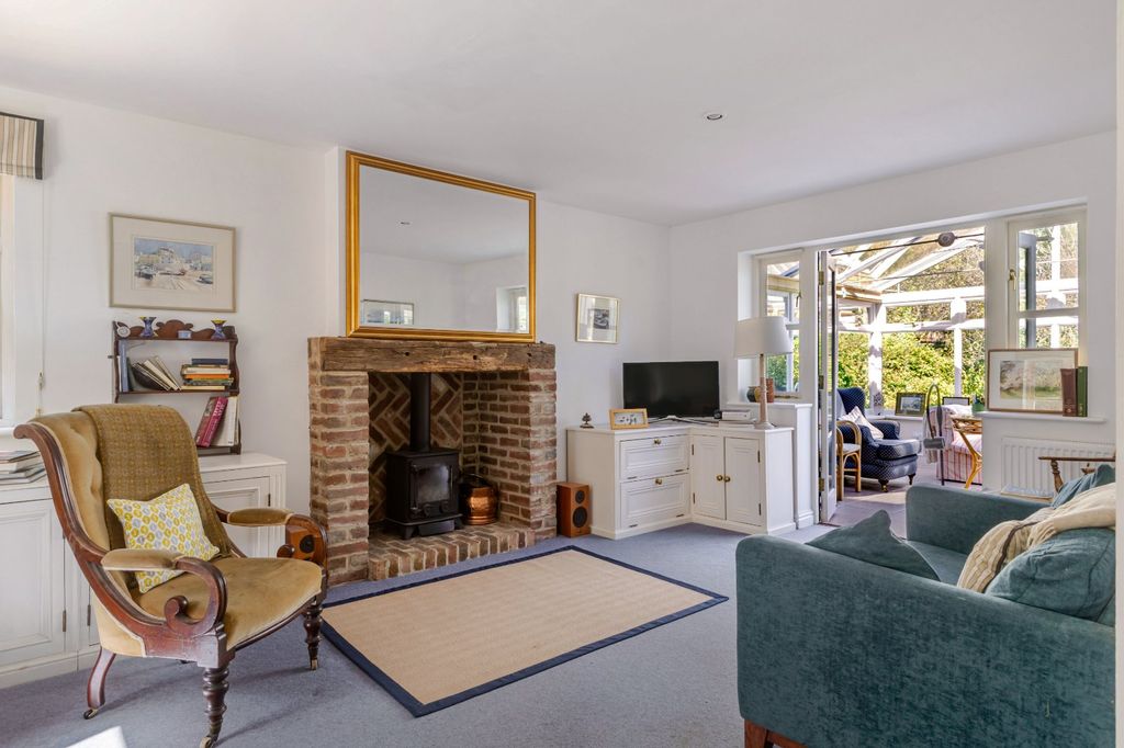 Property photo 2 of 10 Sitting Room