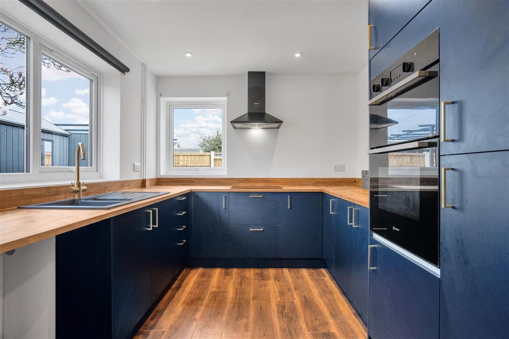 Property photo 2 of 14 Kitchen