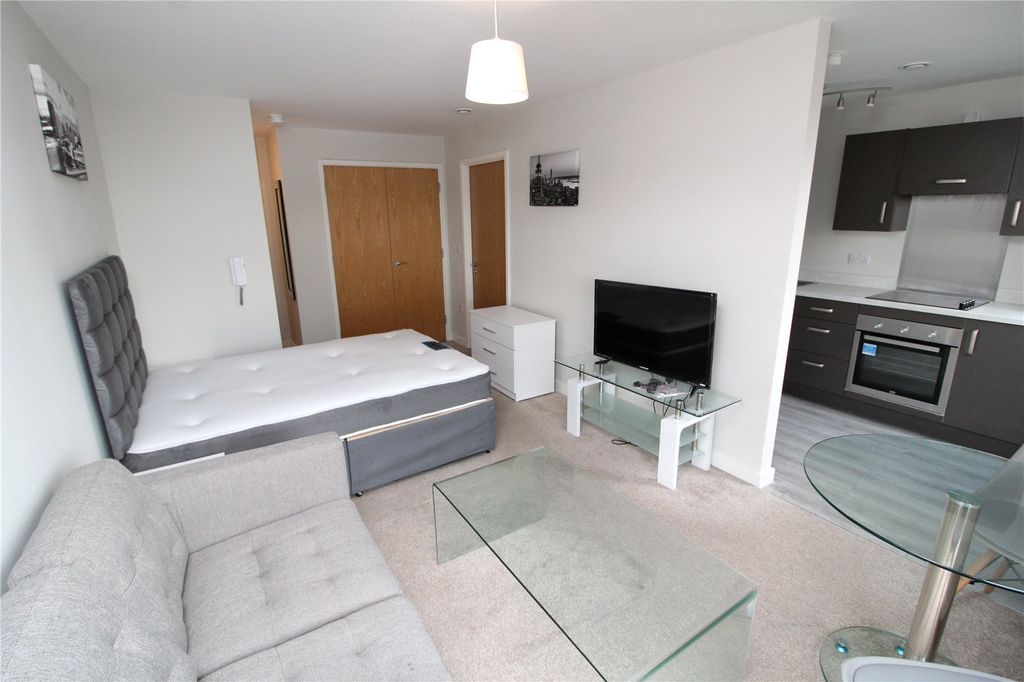 Property photo 3 of 8 Picture No. 11