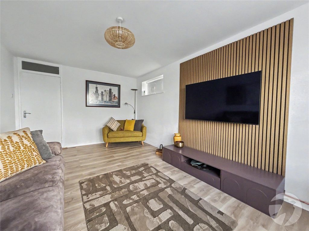 Property photo 2 of 18 Picture No. 03