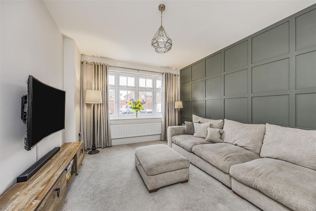 Property photo 2 of 22 2 Birkbeck Close, Waterlooville-Porticomarketing-S