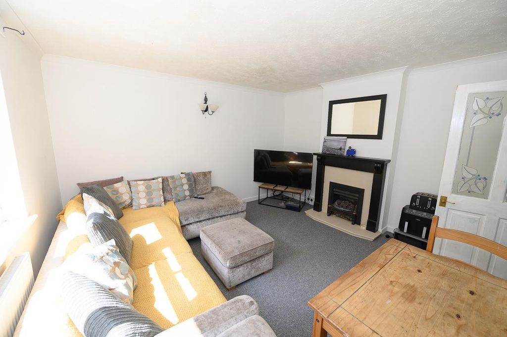 Property photo 3 of 16 Lounge Pic 2.Jpg