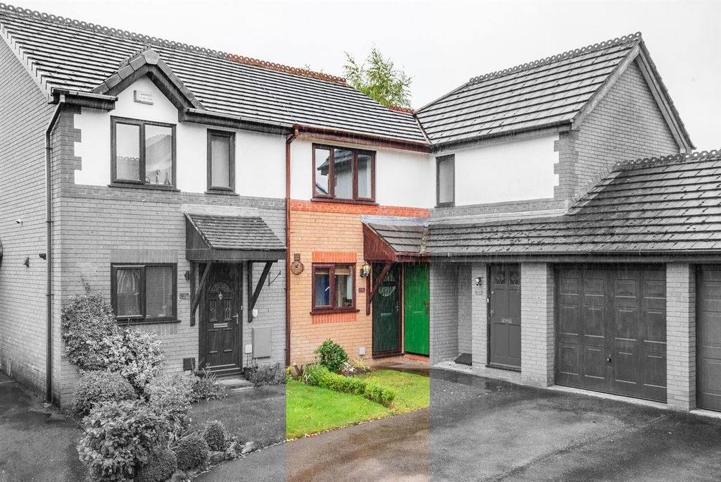 Property photo 1 of 15 Front External