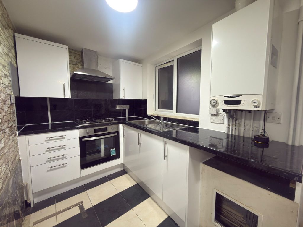 Property photo 1 of 7 Two Bedroom Annex Flat Ideal For Student Couples- £1550