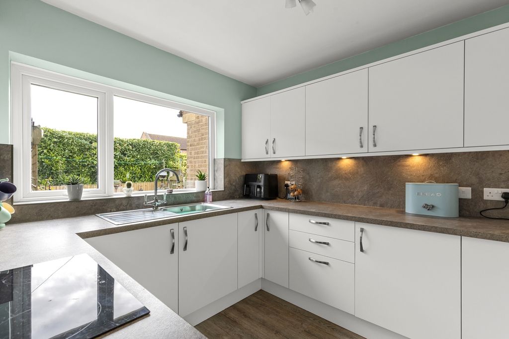 Property photo 2 of 20 Kitchen