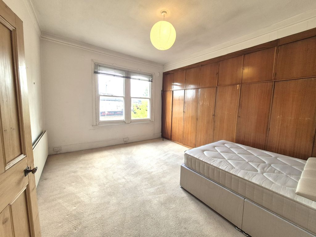 Property photo 1 of 20 4 Bed Flat To Rent Station Road, Hendon Nw4