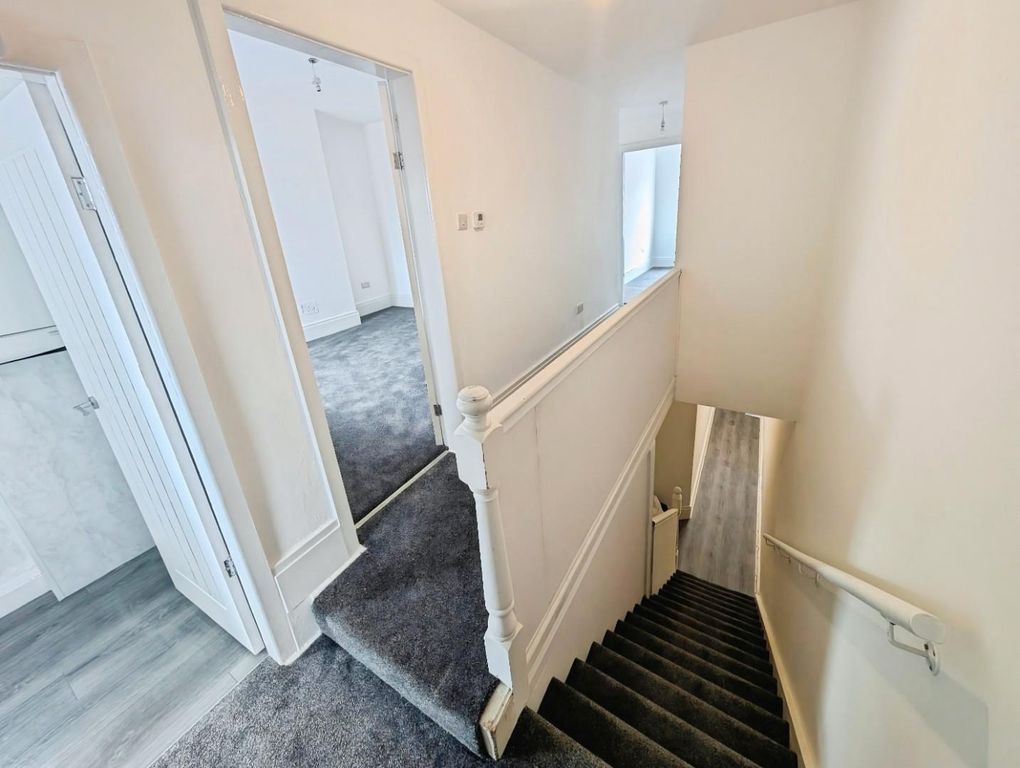 Property photo 2 of 8 Ground Floor Entrance