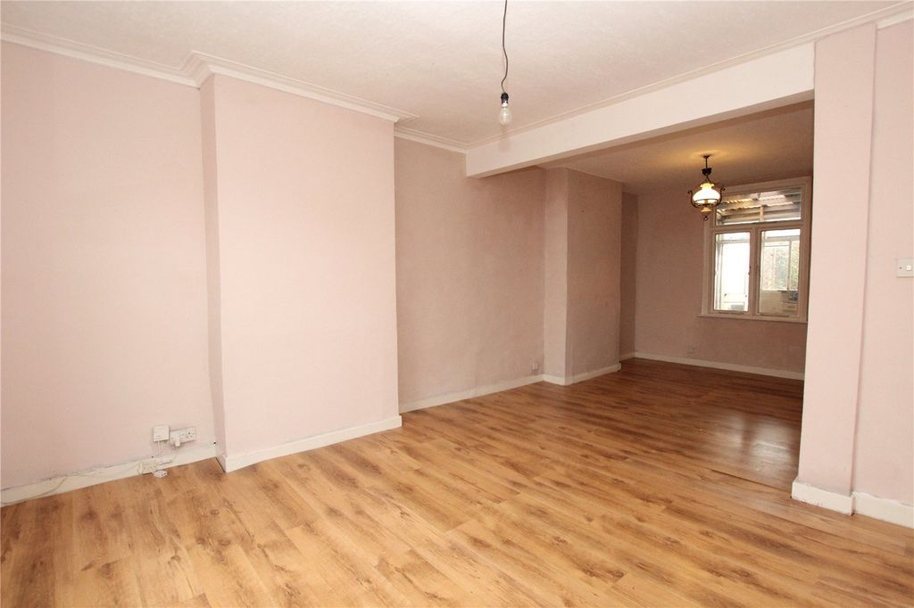 Property photo 3 of 16 Picture 3