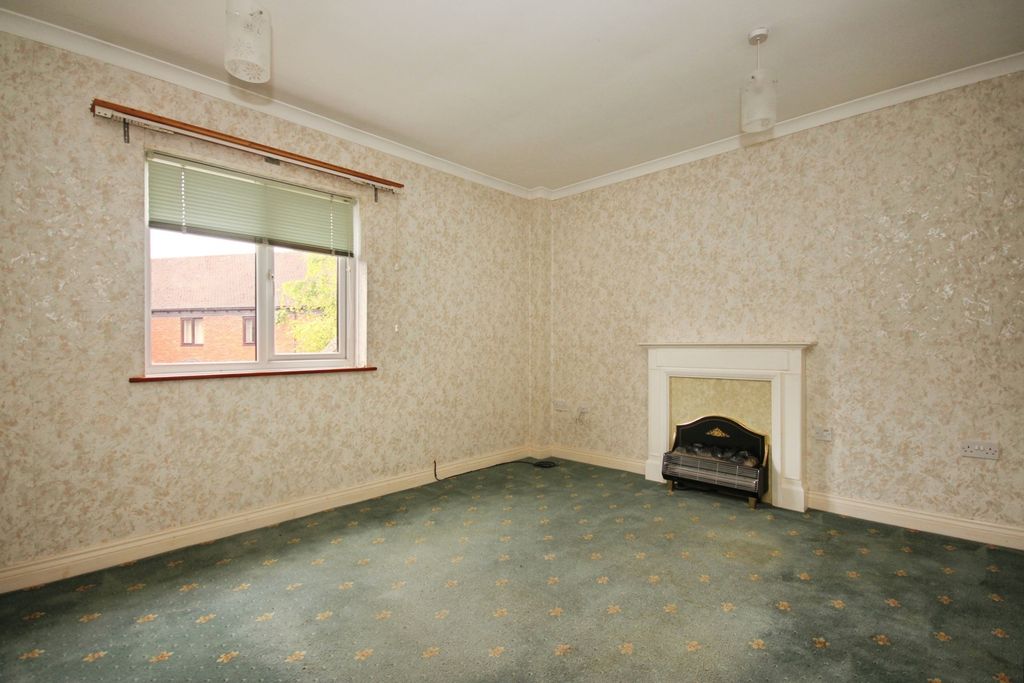 Property photo 3 of 17 Living Room