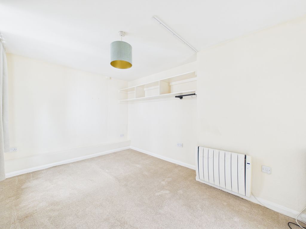 Property photo 3 of 6 Cam04693G0-Pr0135-Still003
