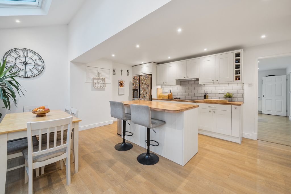Property photo 1 of 18 Kitchen/Dining Room