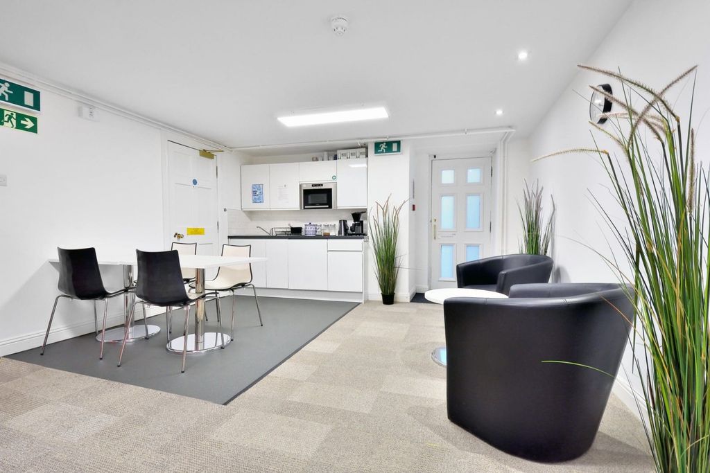 Property photo 3 of 12 Breakout Space