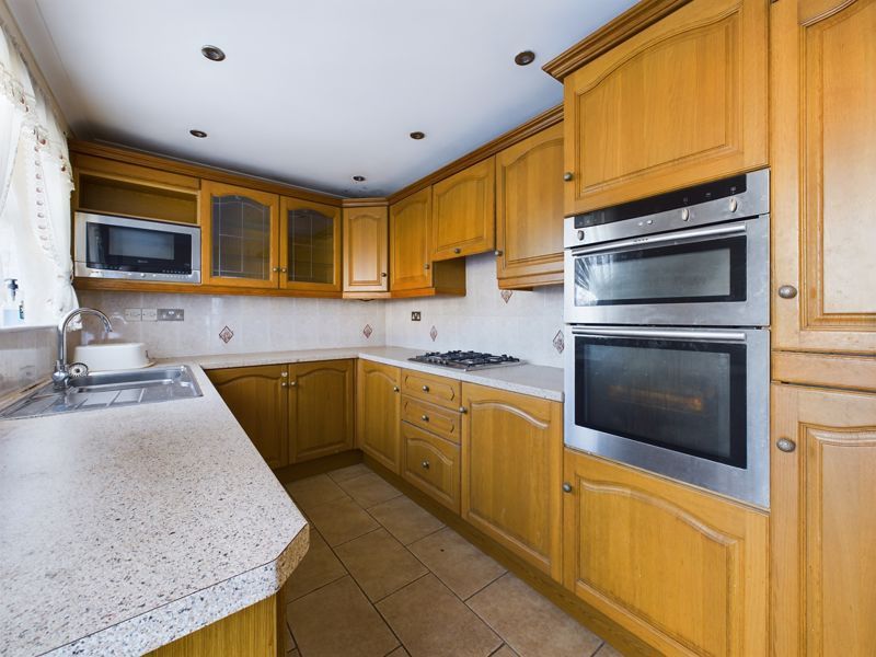 Property photo 2 of 11 Kitchen