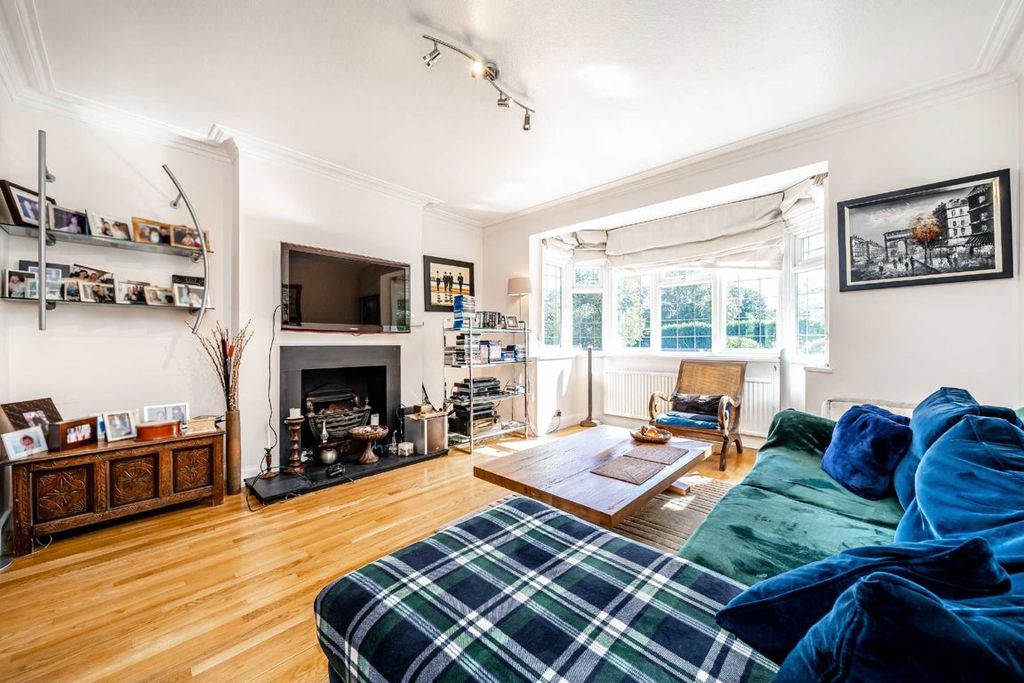 Property photo 2 of 11