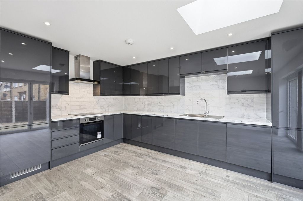 Property photo 3 of 23 Picture No. 04