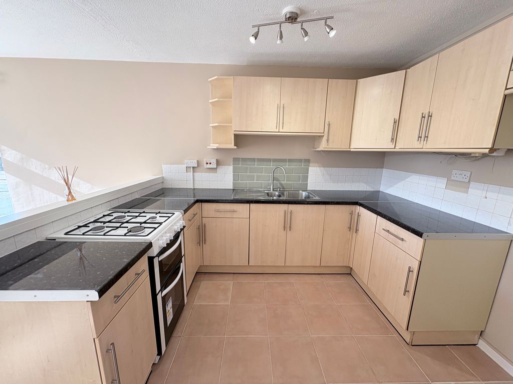 Property photo 3 of 12 Kitchen