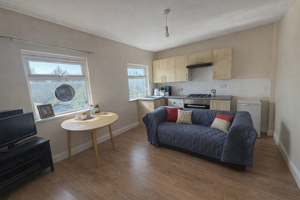 Property photo 2 of 4