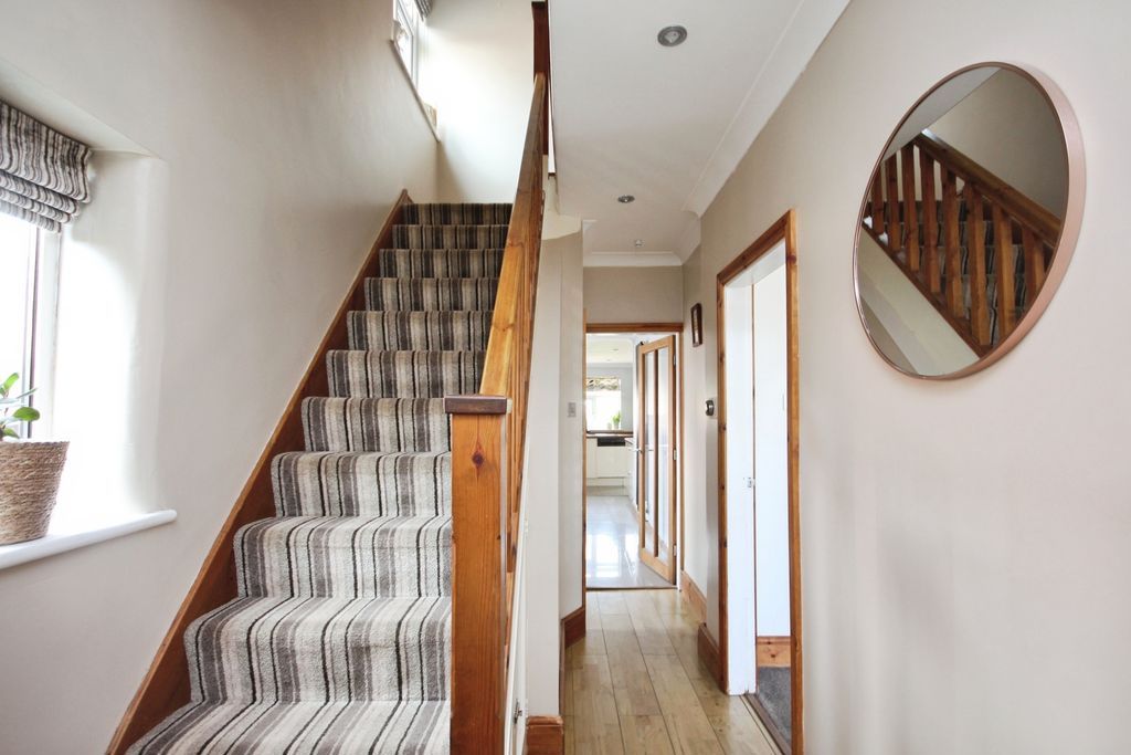 Property photo 2 of 14 Hallway