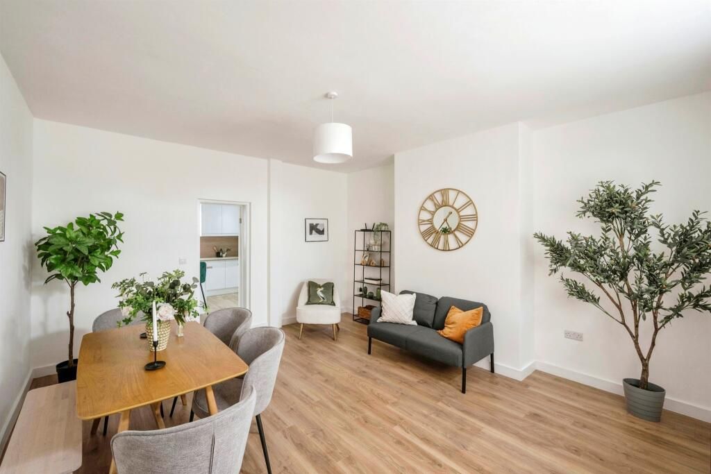 Property photo 2 of 17 Gallery