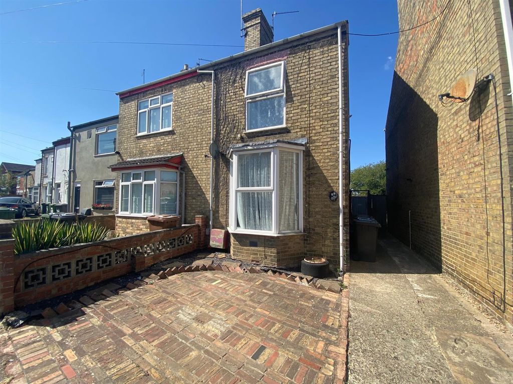 Property photo 1 of 11