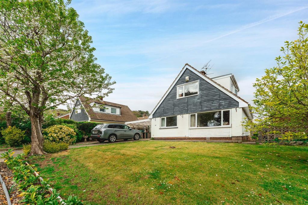 Property photo 1 of 19 28 Hawthorn 21.Jpg
