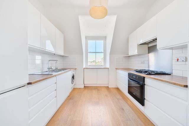 Property photo 2 of 11 Kitchen