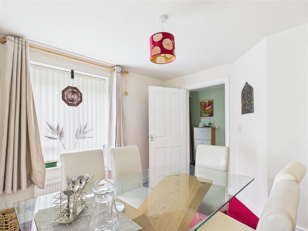Property photo 3 of 27 Dining Room (2).Jpg