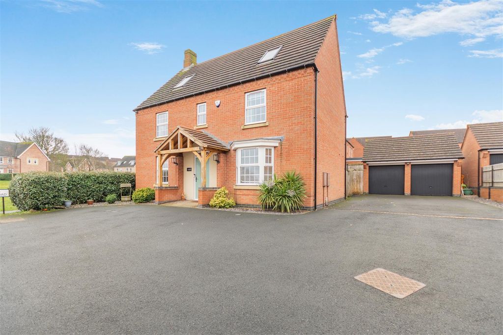 Property photo 1 of 45 8677377-Exterior09.Jpg