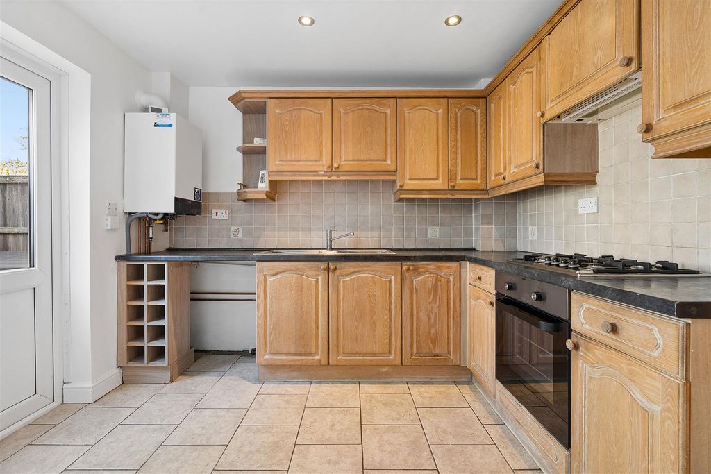 Property photo 3 of 10 E.Jpg