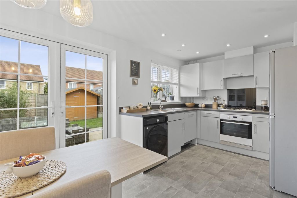 Property photo 3 of 19 Kitchen Diner