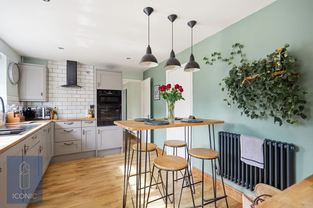 Property photo 2 of 17 Photo 3