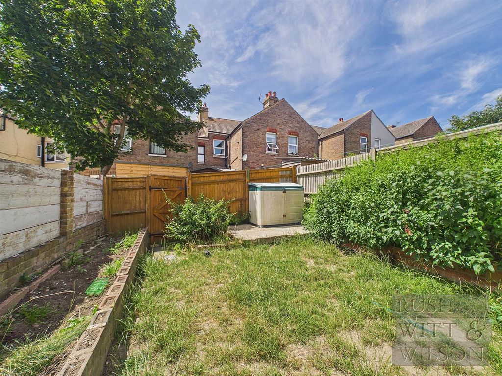Property photo 3 of 12