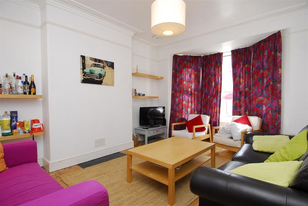 Property photo 2 of 9 30Holdsworthst001.Jpg