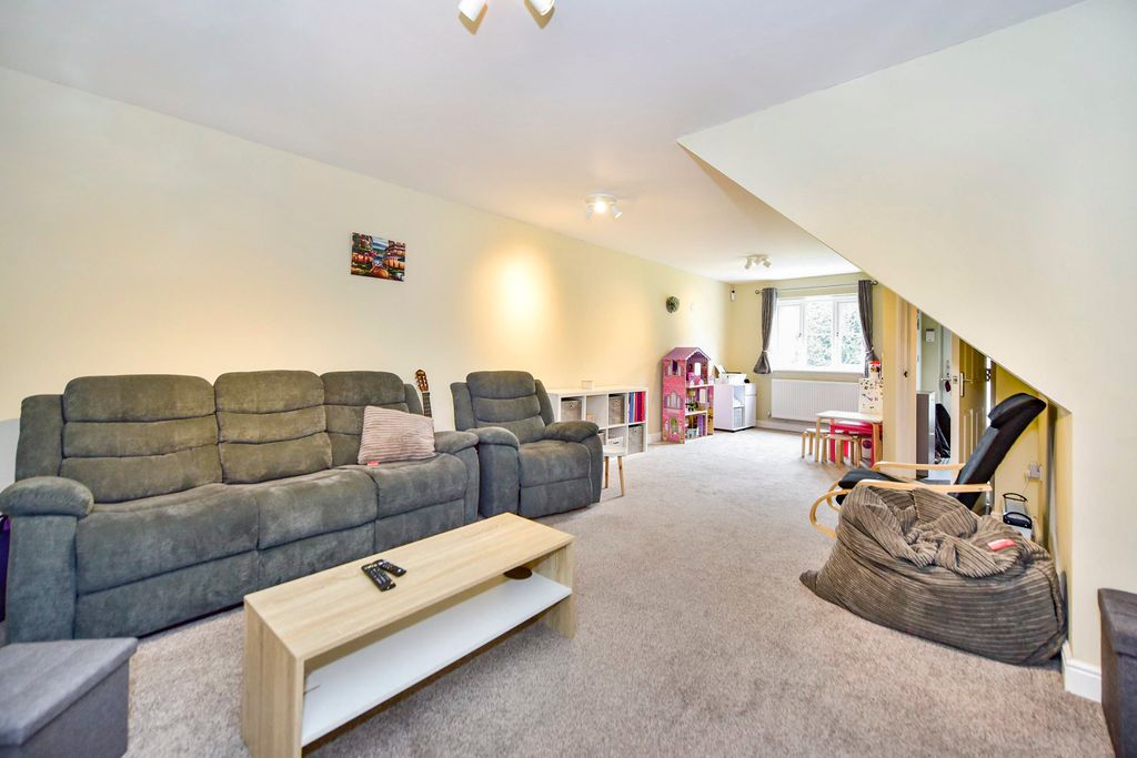 Property photo 3 of 20 Lounge