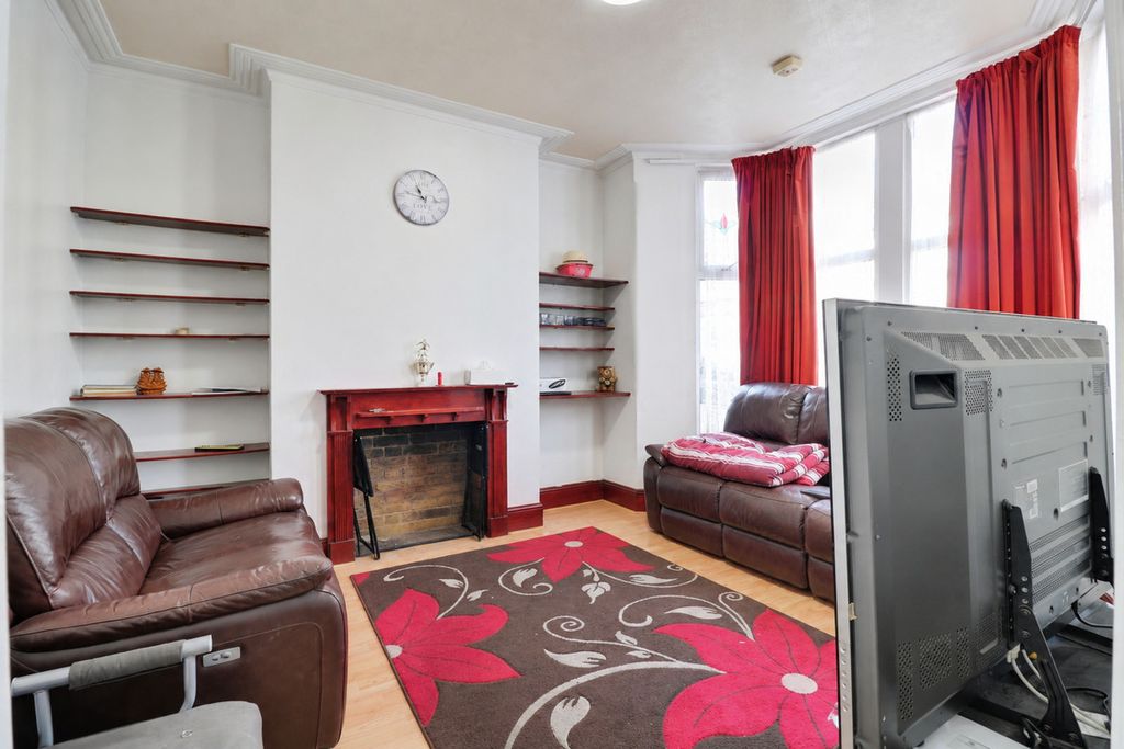 Property photo 2 of 17
