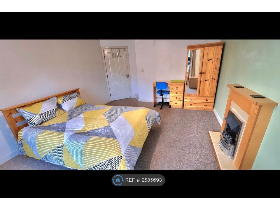 Property photo 3 of 6 Bedroom 1