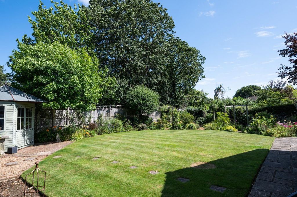 Property photo 2 of 13 Garden