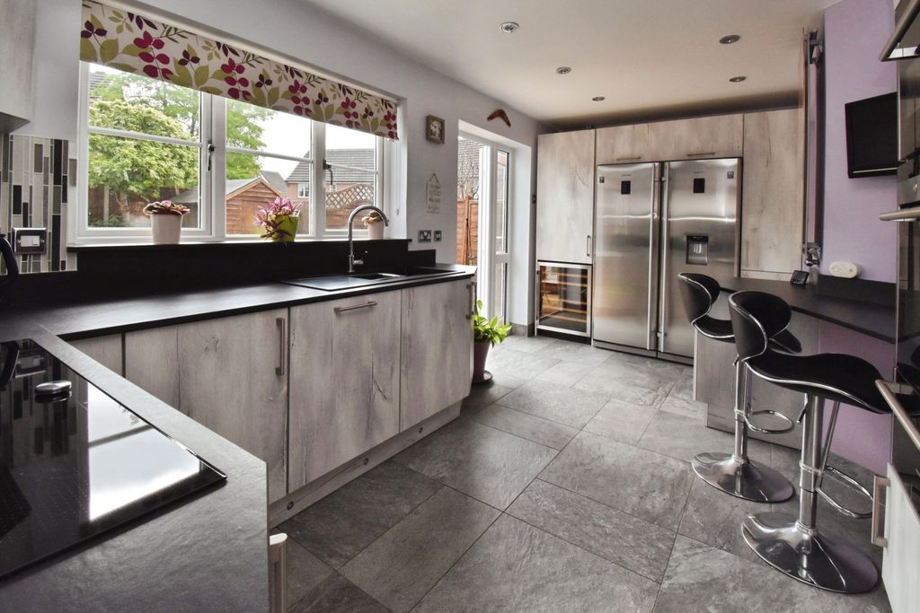 Property photo 2 of 20 Kitchen Breakfast Room
