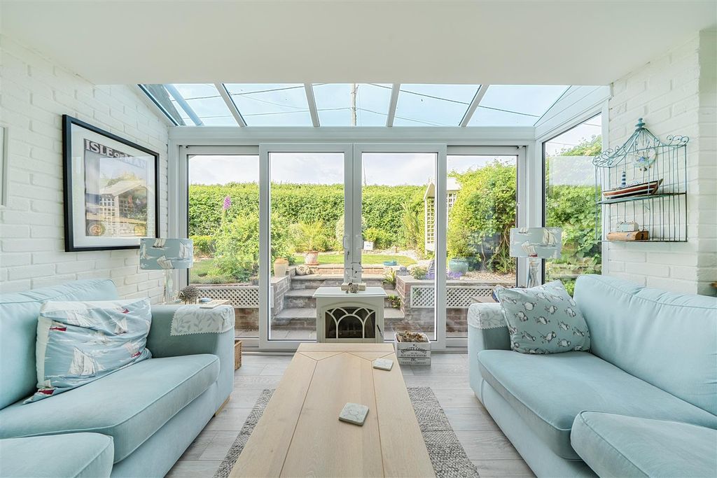 Property photo 3 of 21 Conservatory