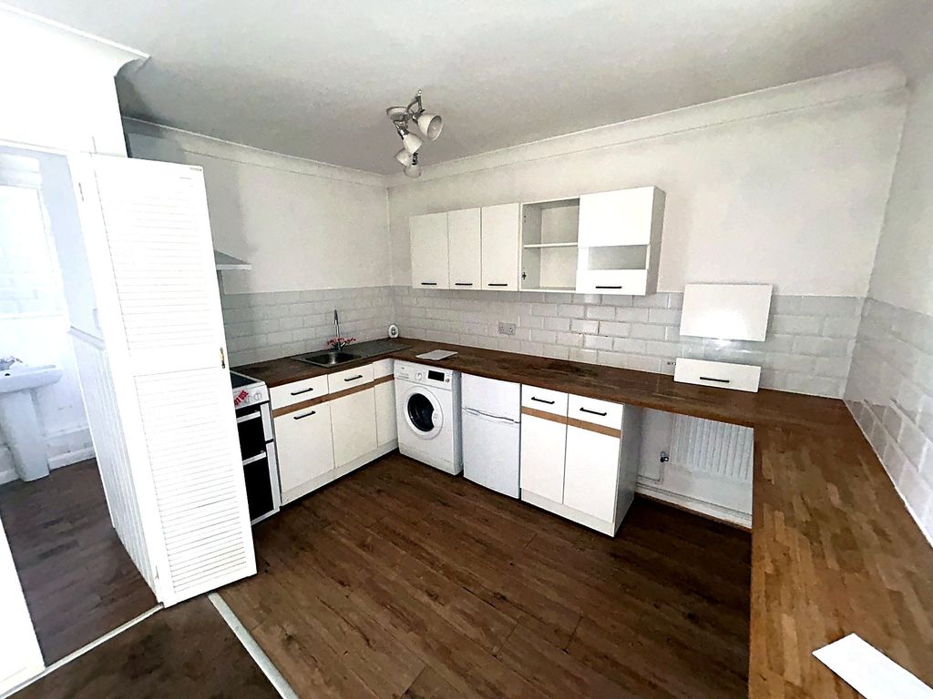 Property photo 2 of 21 Picture No. 20