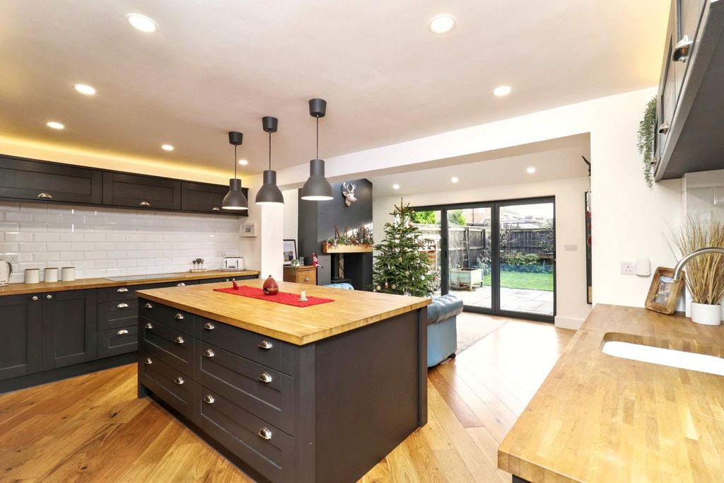 Property photo 3 of 30