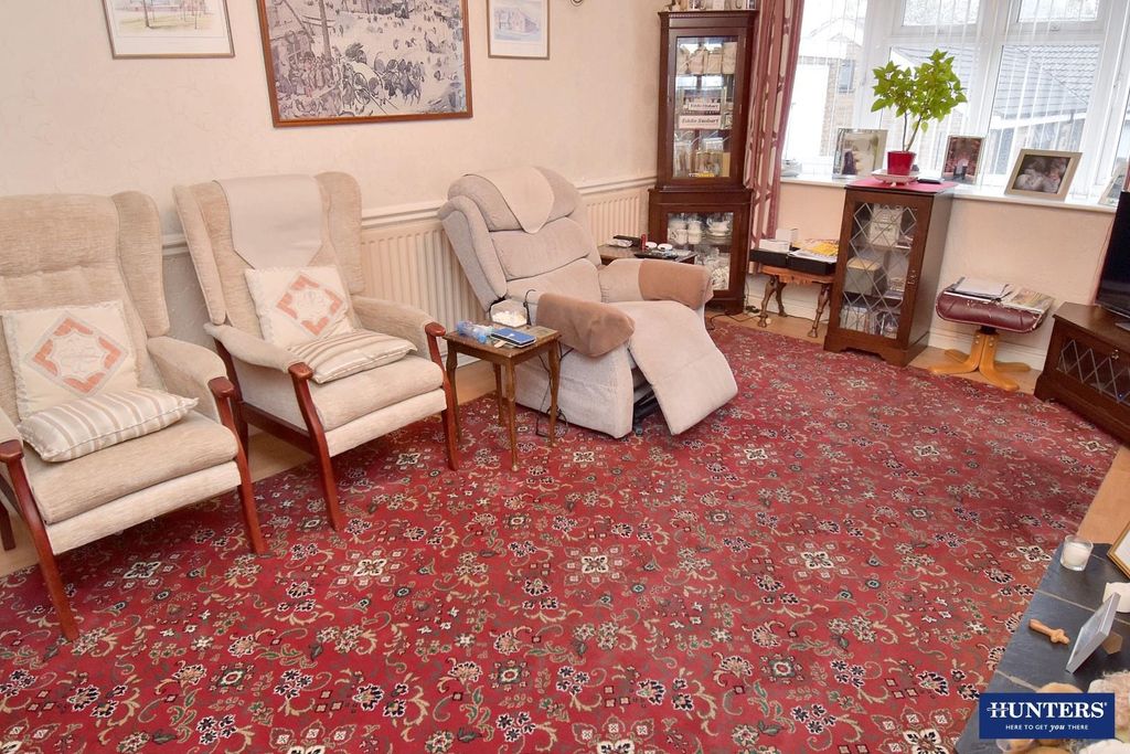 Property photo 2 of 14 Lounge