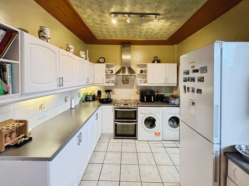 Property photo 3 of 20 Kitchen