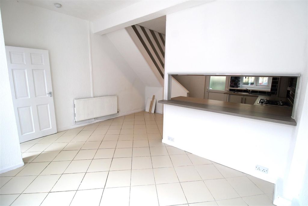 Property photo 3 of 9 Bright Open-Plan Living With Breakfast Bar...