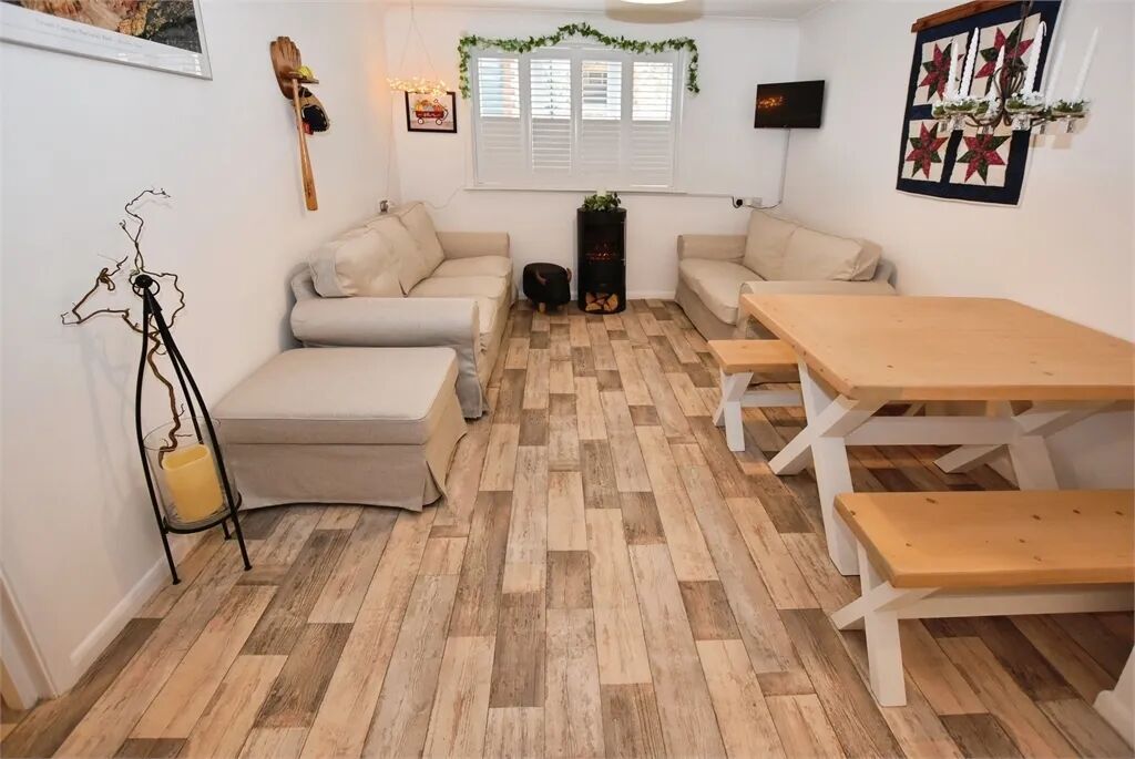 Property photo 2 of 8 Picture 2