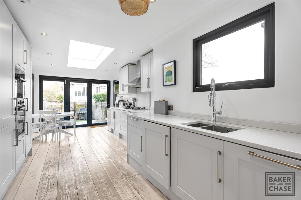 Property photo 2 of 30 Kitchen Diner