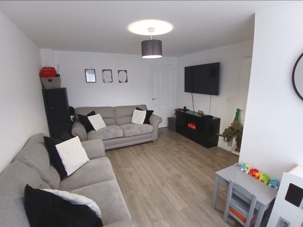 Property photo 2 of 12 Lounge