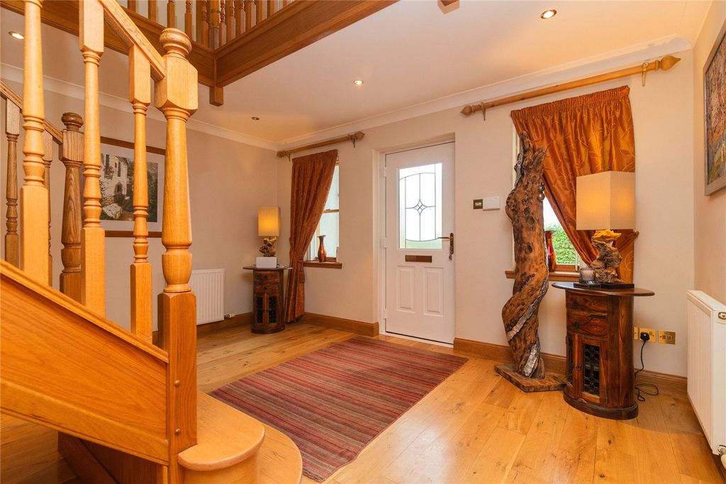 Property photo 2 of 33 Entryway