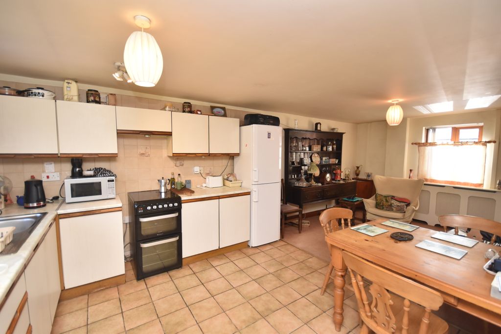 Property photo 3 of 12 Kitchen/Diner